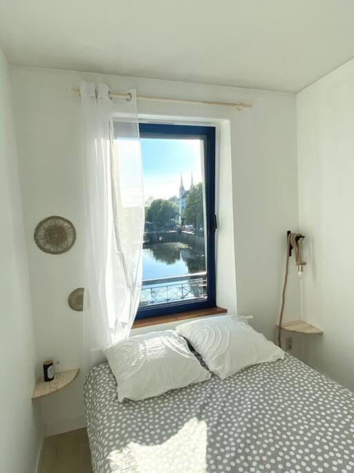 Quimper: T3 Avec Vue Cathedrale Proche Gare Apartment Exterior photo