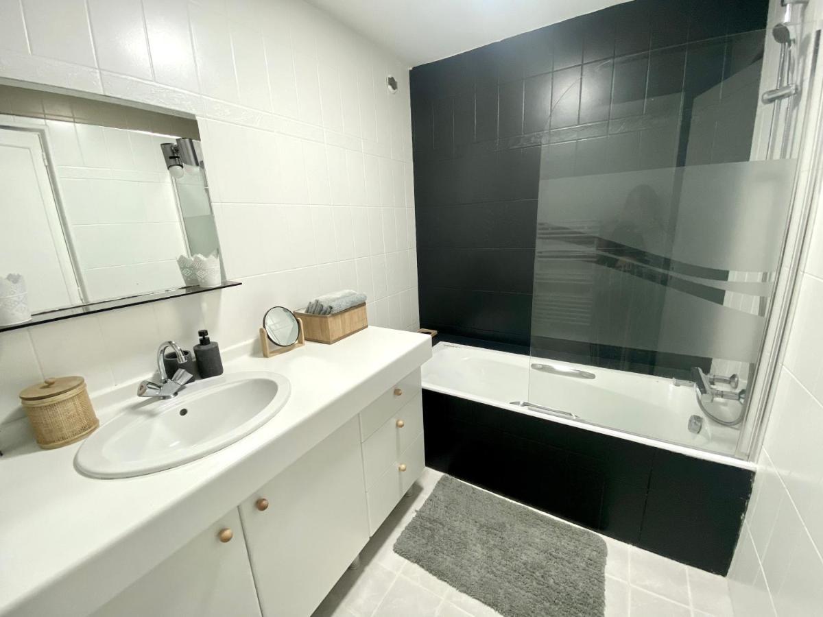 Quimper: T3 Avec Vue Cathedrale Proche Gare Apartment Exterior photo